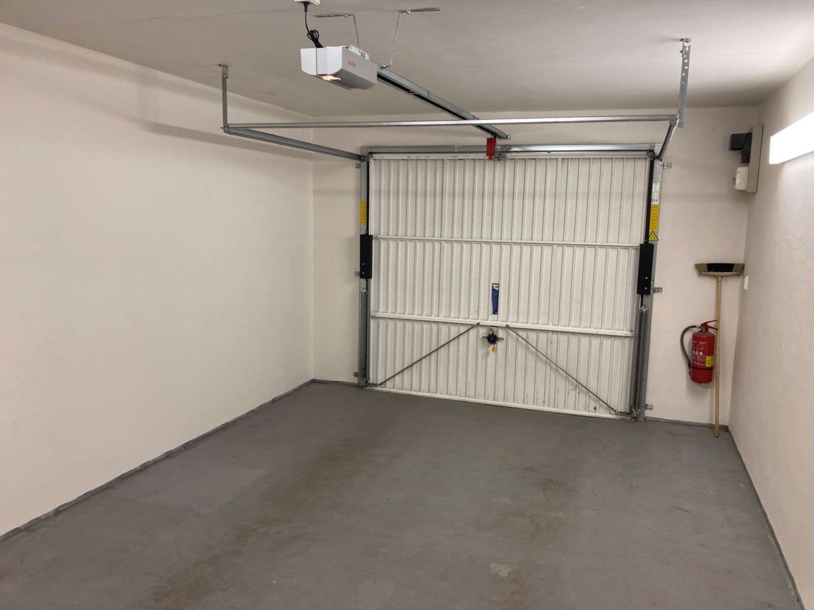 Pronájem garáže 22 m², Čelákovice, Středočeský kraj Pronájem garáže 22 m², Čelákovice, Středočeský kraj