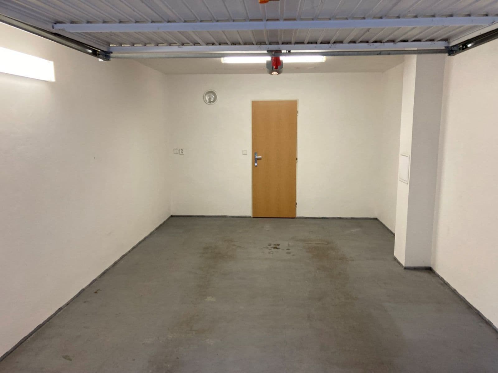 Pronájem garáže 22 m², Čelákovice, Středočeský kraj Pronájem garáže 22 m², Čelákovice, Středočeský kraj