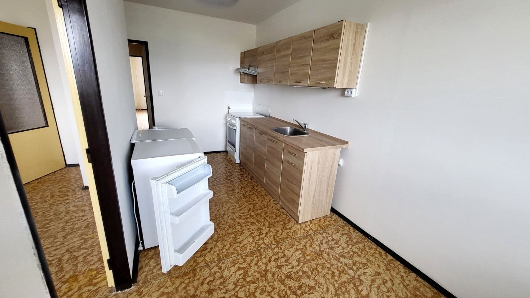 Pronájem bytu 3+1 70 m², Nad Stadionem, Králův Dvůr, Středočeský kraj Pronájem bytu 3+1 70 m², Nad Stadionem, Králův Dvůr, Středočeský kraj