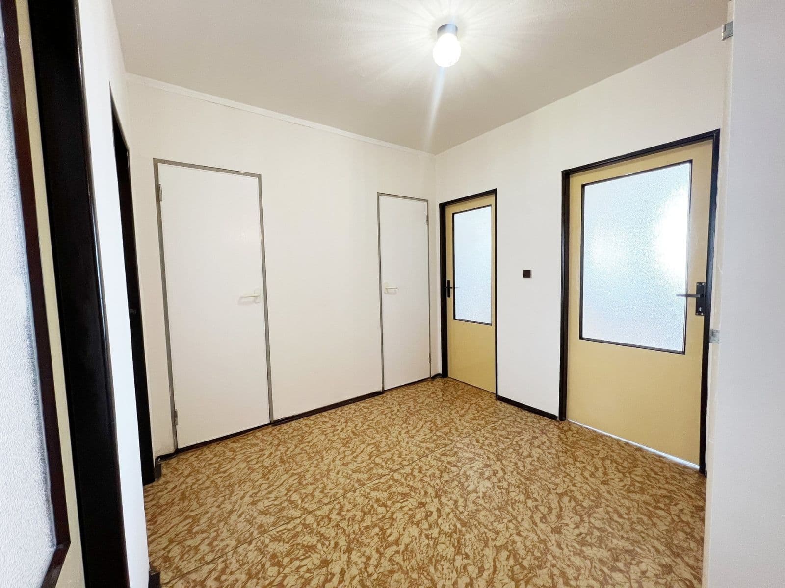 Pronájem bytu 3+1 70 m², Nad Stadionem, Králův Dvůr, Středočeský kraj Pronájem bytu 3+1 70 m², Nad Stadionem, Králův Dvůr, Středočeský kraj