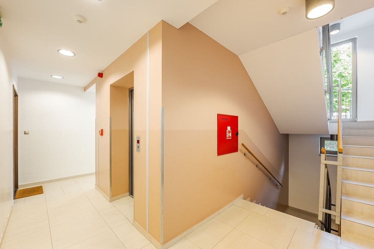 Pronájem bytu 49 m², U Okrouhlíku c, Praha, Praha Pronájem bytu 49 m², U Okrouhlíku c, Praha, Praha