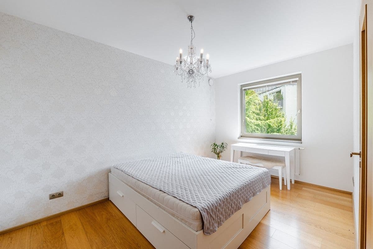 Pronájem bytu 49 m², U Okrouhlíku c, Praha, Praha Pronájem bytu 49 m², U Okrouhlíku c, Praha, Praha