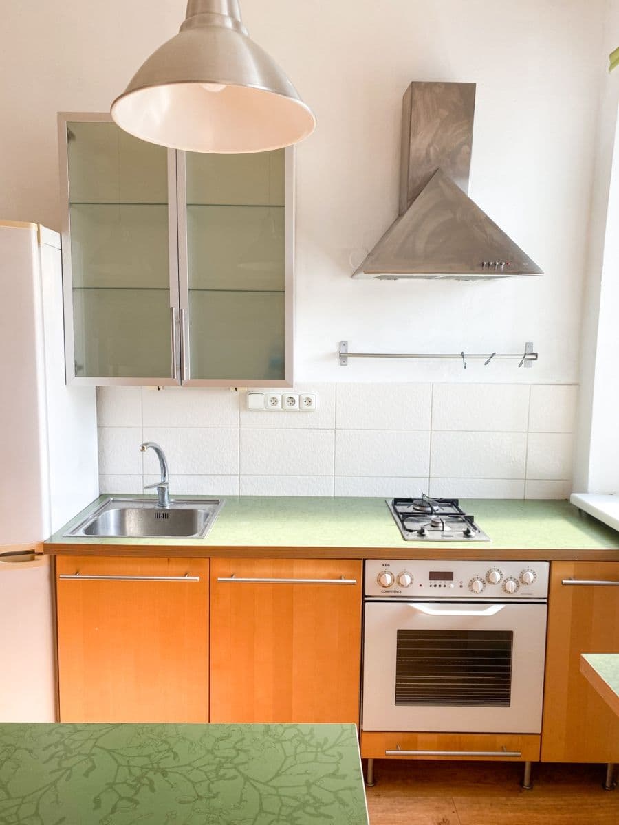 Pronájem bytu 1+kk 30 m², Železničního pluku, Pardubice, Pardubický kraj Pronájem bytu 1+kk 30 m², Železničního pluku, Pardubice, Pardubický kraj