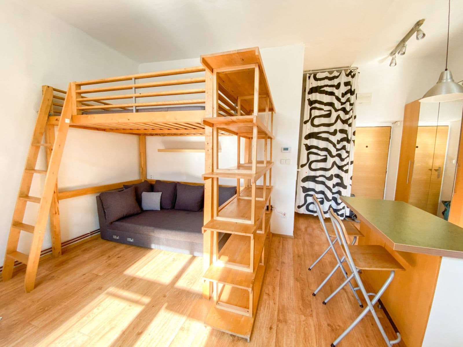Pronájem bytu 1+kk 30 m², Železničního pluku, Pardubice, Pardubický kraj Pronájem bytu 1+kk 30 m², Železničního pluku, Pardubice, Pardubický kraj