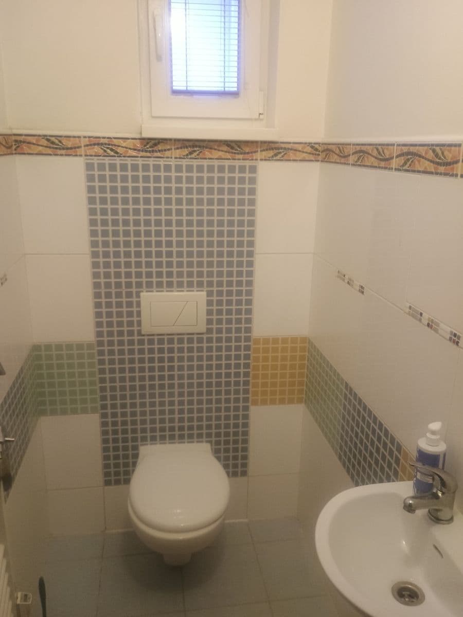 Pronájem domu 110 m², pozemek 400 m², u učiliště, Praha, Praha Pronájem domu 110 m², pozemek 400 m², u učiliště, Praha, Praha