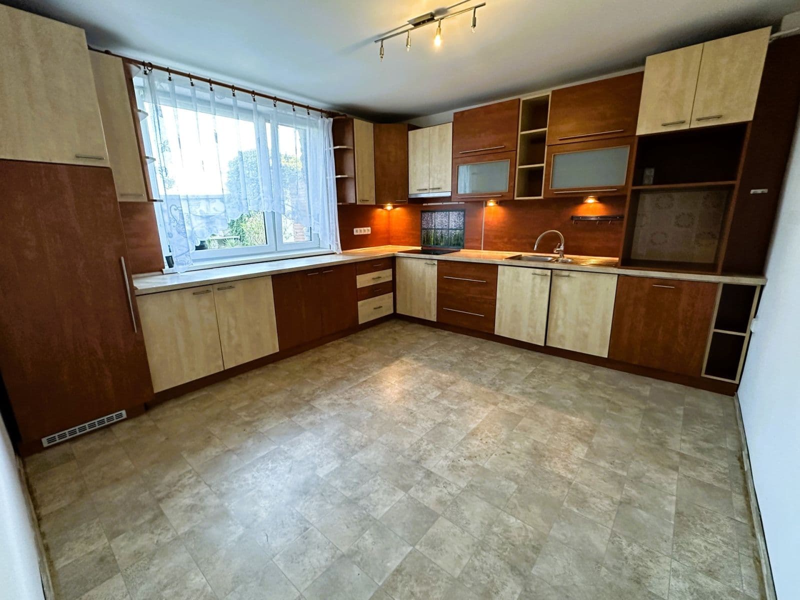 Prodej domu 234 m², pozemek 2.009 m², Božická, Šanov, Jihomoravský kraj Prodej domu 234 m², pozemek 2.009 m², Božická, Šanov, Jihomoravský kraj