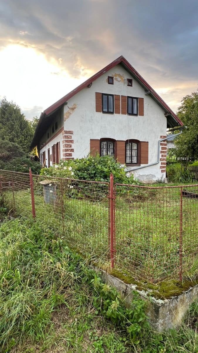 Prodej domu 140 m², pozemek 915 m², Katusice, Středočeský kraj Prodej domu 140 m², pozemek 915 m², Katusice, Středočeský kraj