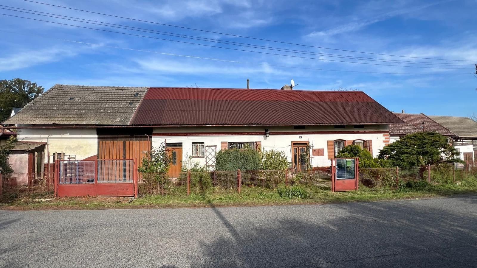 Prodej domu 140 m², pozemek 915 m², Katusice, Středočeský kraj Prodej domu 140 m², pozemek 915 m², Katusice, Středočeský kraj