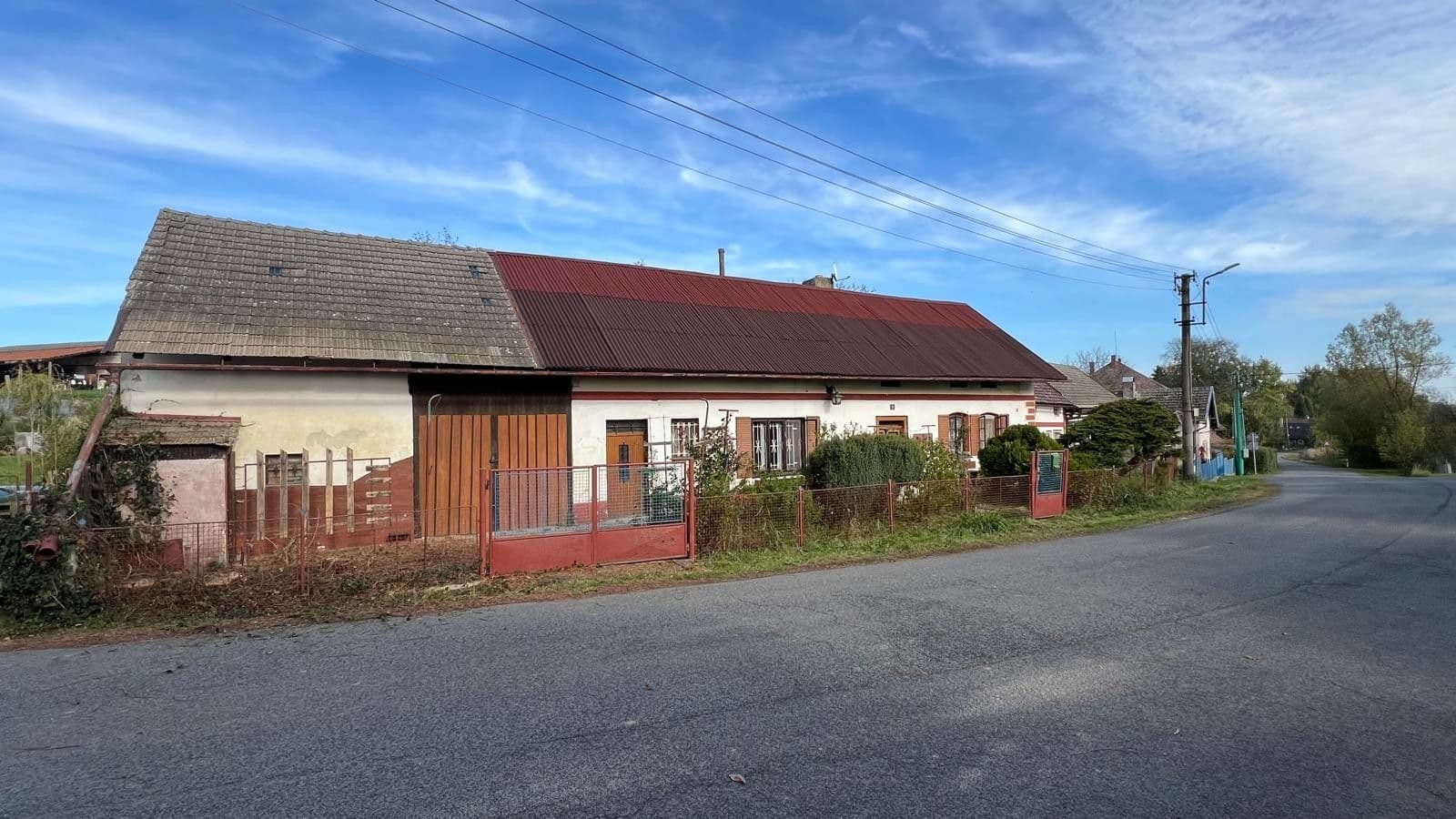 Prodej domu 140 m², pozemek 915 m², Katusice, Středočeský kraj Prodej domu 140 m², pozemek 915 m², Katusice, Středočeský kraj