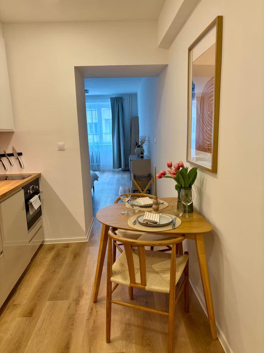 Pronájem bytu 1+kk 34 m², Dělnická, Praha, Praha Pronájem bytu 1+kk 34 m², Dělnická, Praha, Praha