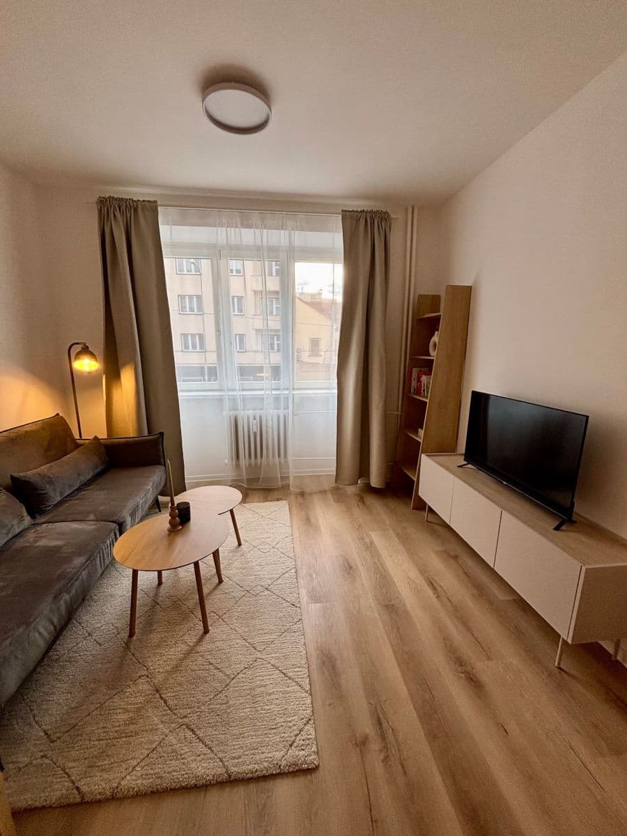 Pronájem bytu 1+kk 34 m², Dělnická, Praha, Praha Pronájem bytu 1+kk 34 m², Dělnická, Praha, Praha