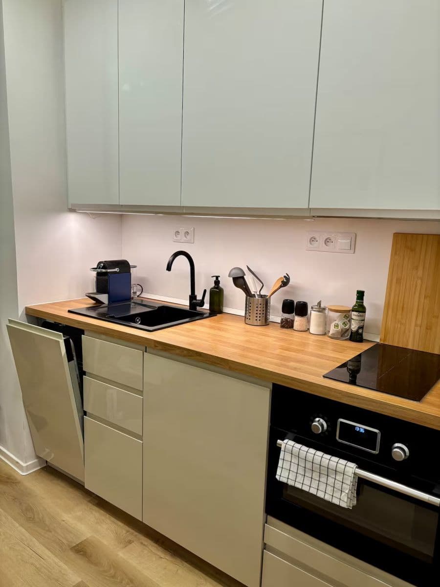 Pronájem bytu 1+kk 34 m², Dělnická, Praha, Praha Pronájem bytu 1+kk 34 m², Dělnická, Praha, Praha