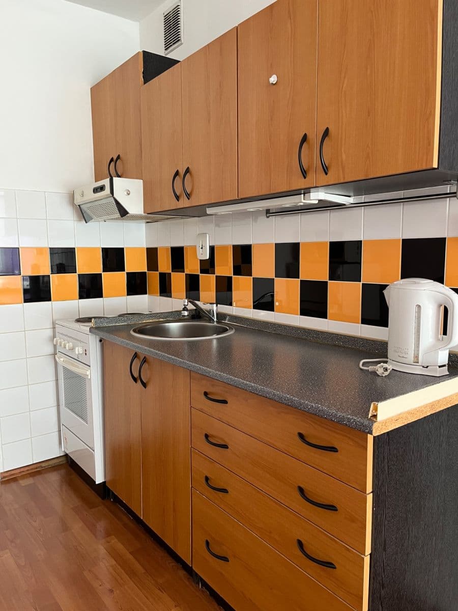 Pronájem bytu 2+kk 45 m², Chabařovická, Praha, Praha Pronájem bytu 2+kk 45 m², Chabařovická, Praha, Praha