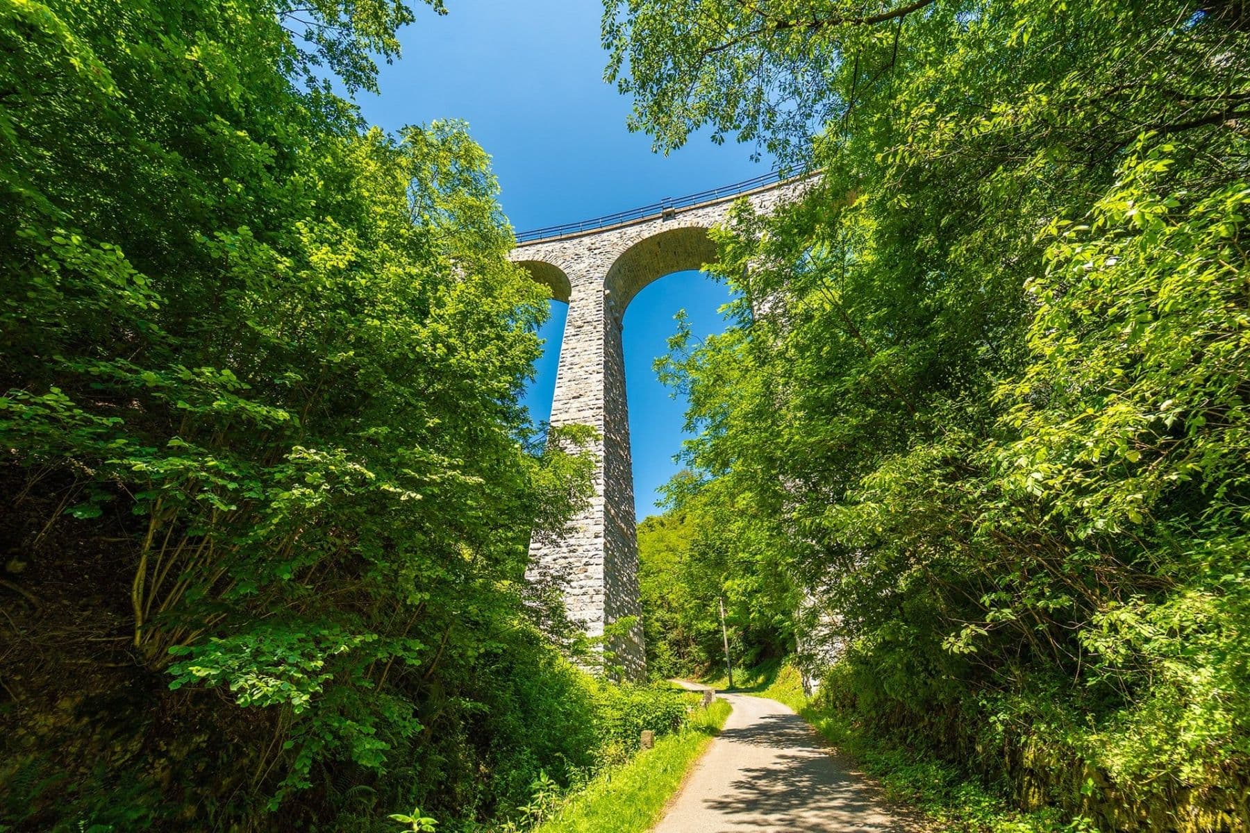 Pronájem nebytového prostoru 700 m², Jílové u Prahy, Středočeský kraj Pronájem nebytového prostoru 700 m², Jílové u Prahy, Středočeský kraj