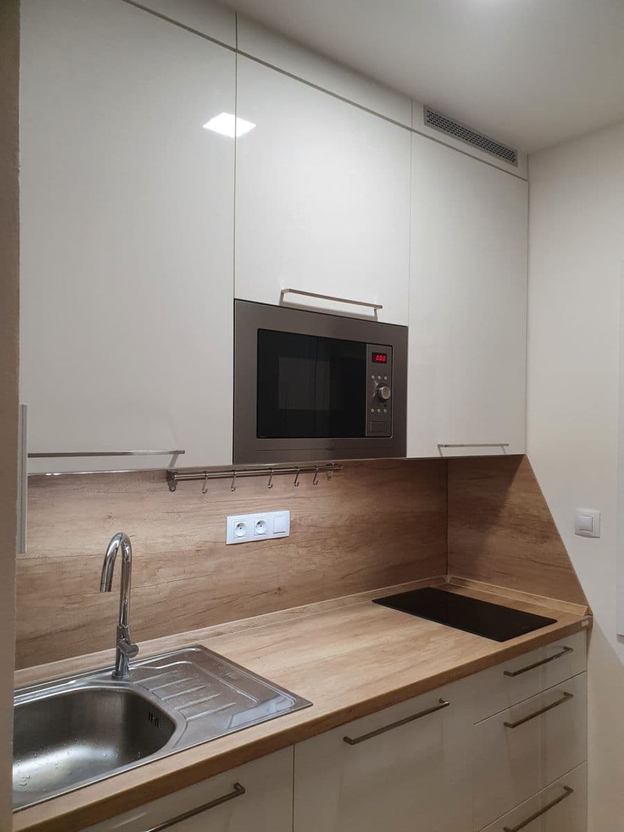 Pronájem bytu 1+kk 21 m², náměstí Dr. Václava Holého, Praha, Praha Pronájem bytu 1+kk 21 m², náměstí Dr. Václava Holého, Praha, Praha