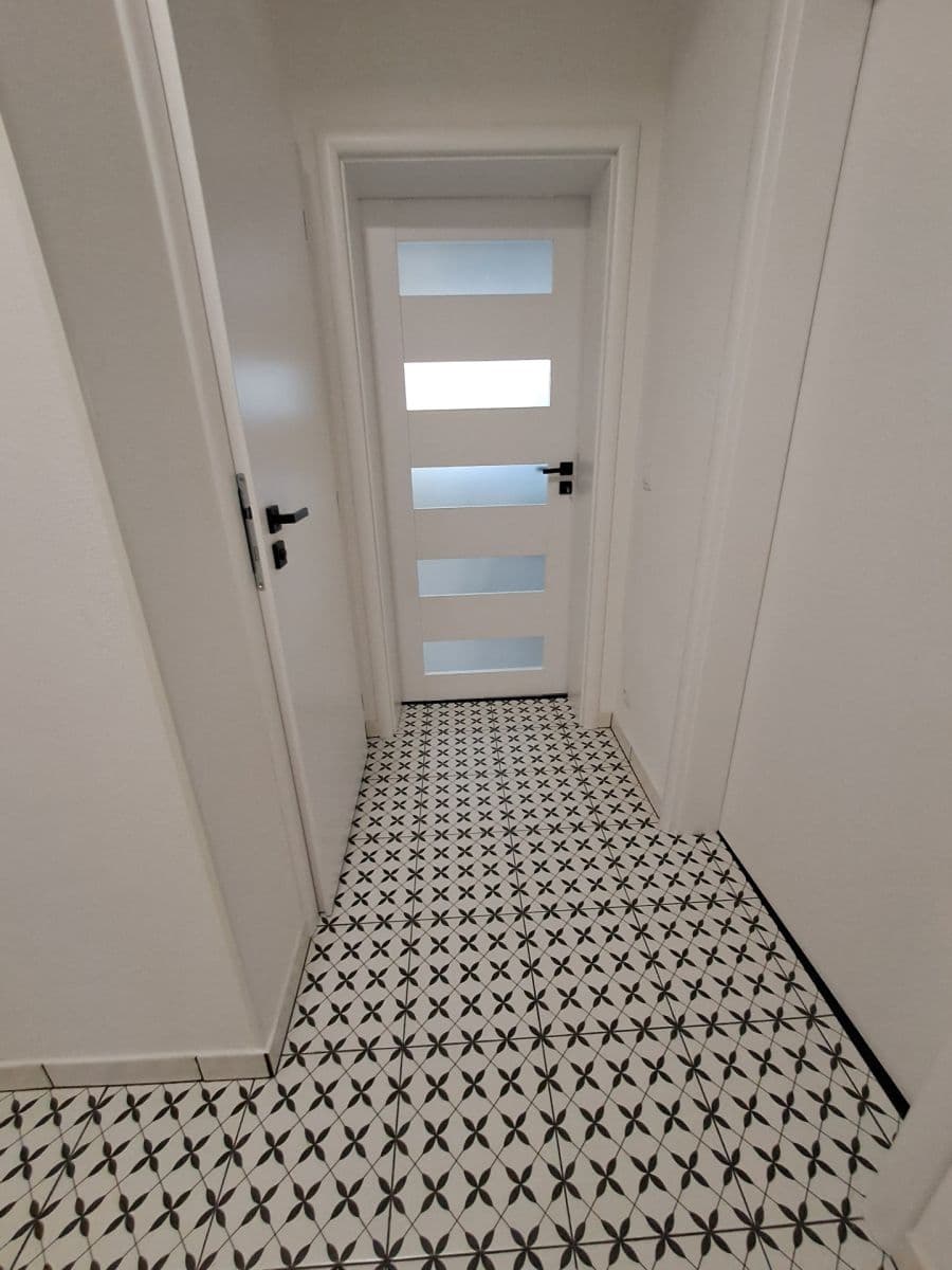 Pronájem bytu 2+kk 48 m², Za rybníkem, Lišany, Středočeský kraj Pronájem bytu 2+kk 48 m², Za rybníkem, Lišany, Středočeský kraj