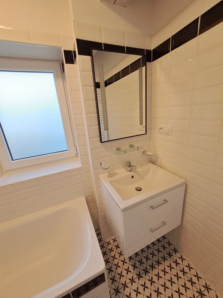 Pronájem bytu 2+kk 48 m², Za rybníkem, Lišany, Středočeský kraj Pronájem bytu 2+kk 48 m², Za rybníkem, Lišany, Středočeský kraj