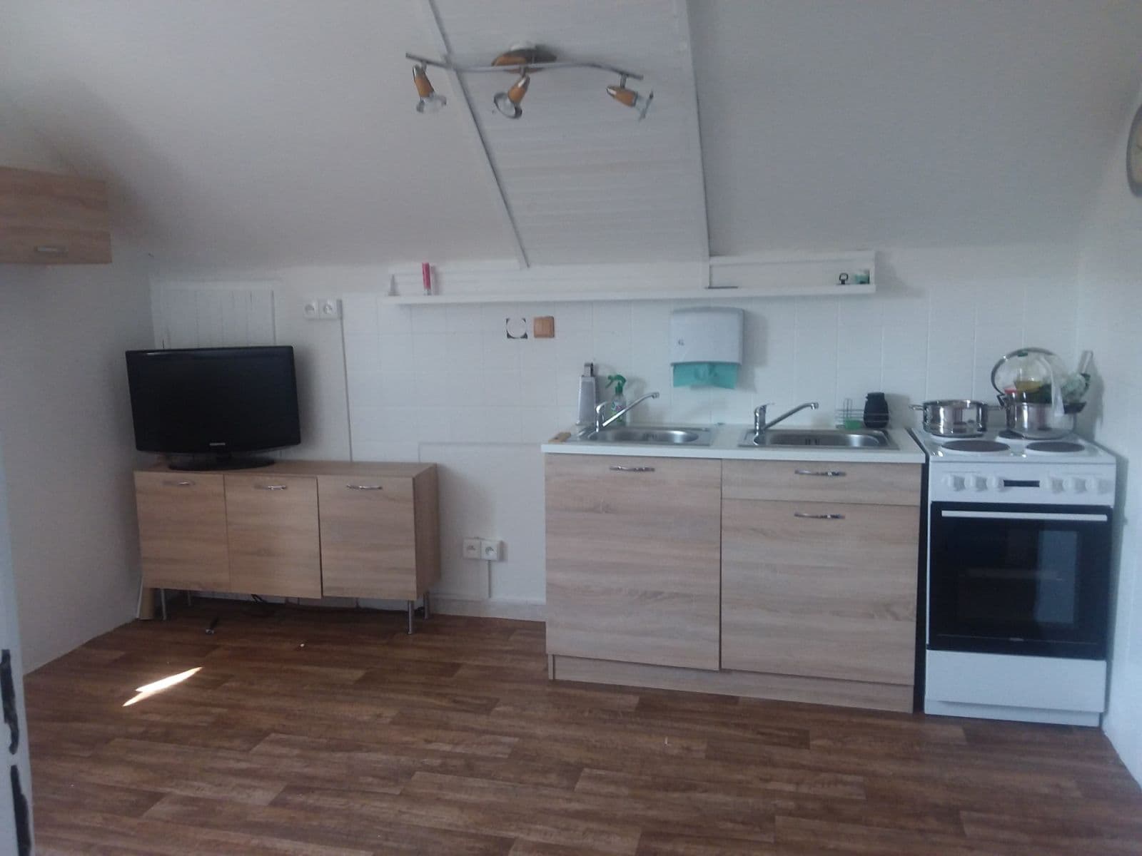Pronájem domu 75 m², pozemek 150 m², Jaroměřská, Praha, Praha Pronájem domu 75 m², pozemek 150 m², Jaroměřská, Praha, Praha