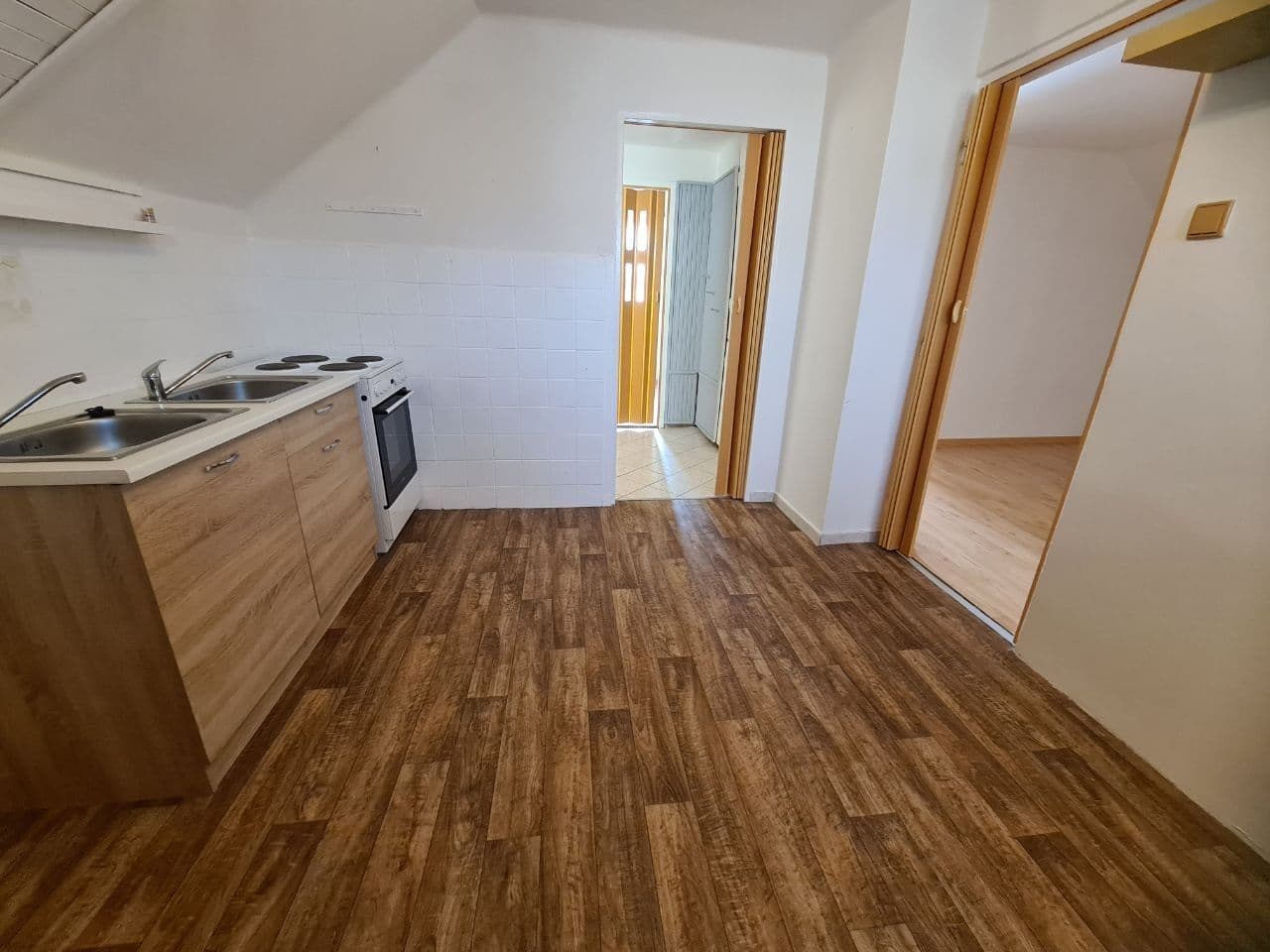 Pronájem bytu 2+1 300 m², Jaroměřská, Praha, Praha Pronájem bytu 2+1 300 m², Jaroměřská, Praha, Praha