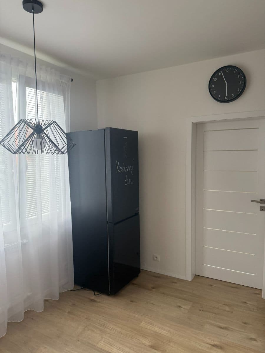 Pronájem bytu 4+1 84 m², Bzenecká, Plzeň, Plzeňský kraj Pronájem bytu 4+1 84 m², Bzenecká, Plzeň, Plzeňský kraj