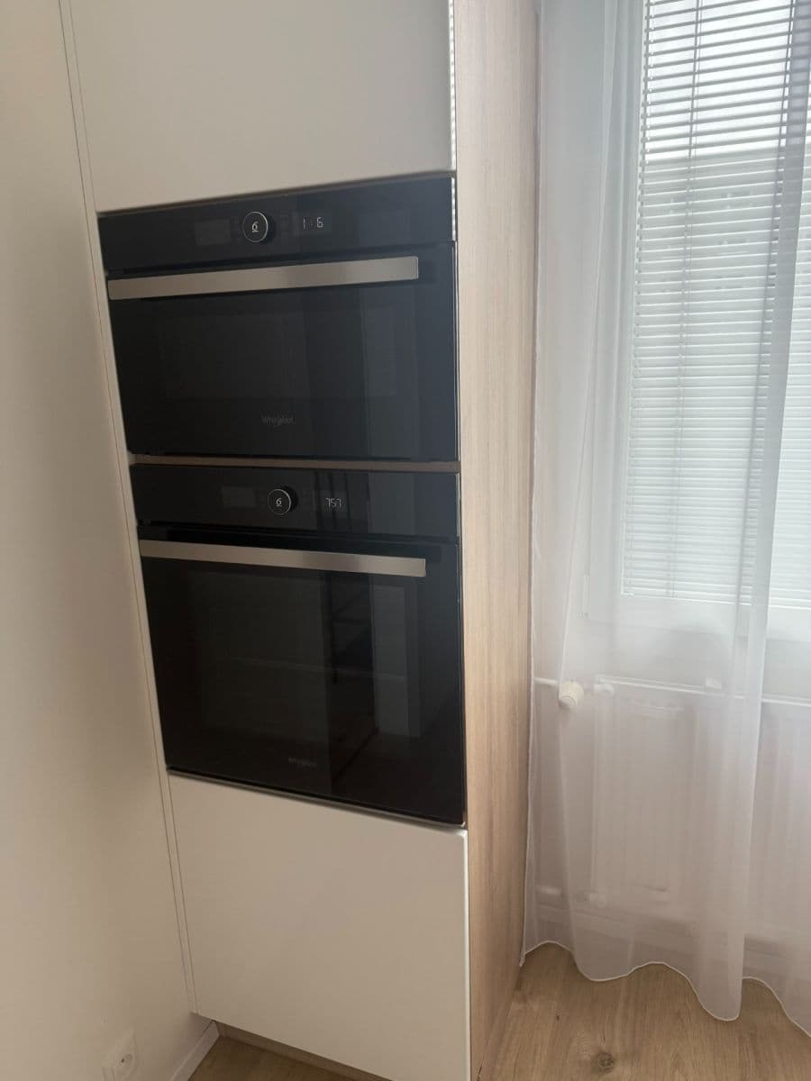 Pronájem bytu 4+1 84 m², Bzenecká, Plzeň, Plzeňský kraj Pronájem bytu 4+1 84 m², Bzenecká, Plzeň, Plzeňský kraj