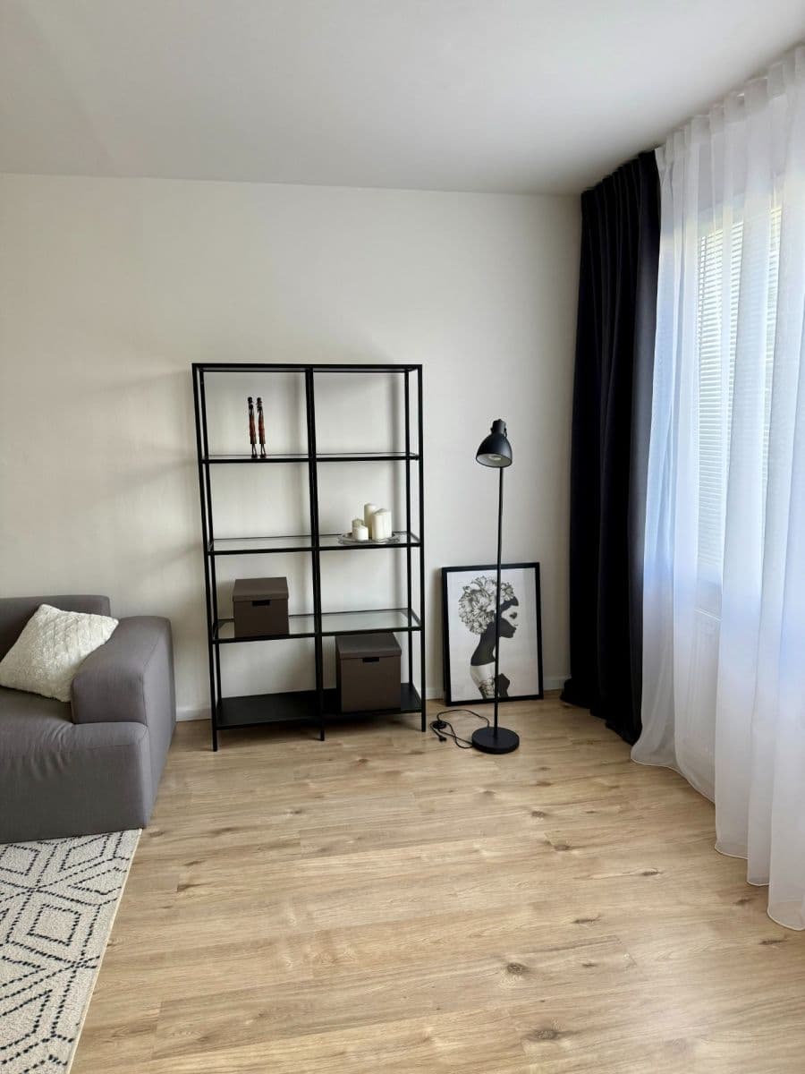 Pronájem bytu 4+1 84 m², Bzenecká, Plzeň, Plzeňský kraj Pronájem bytu 4+1 84 m², Bzenecká, Plzeň, Plzeňský kraj
