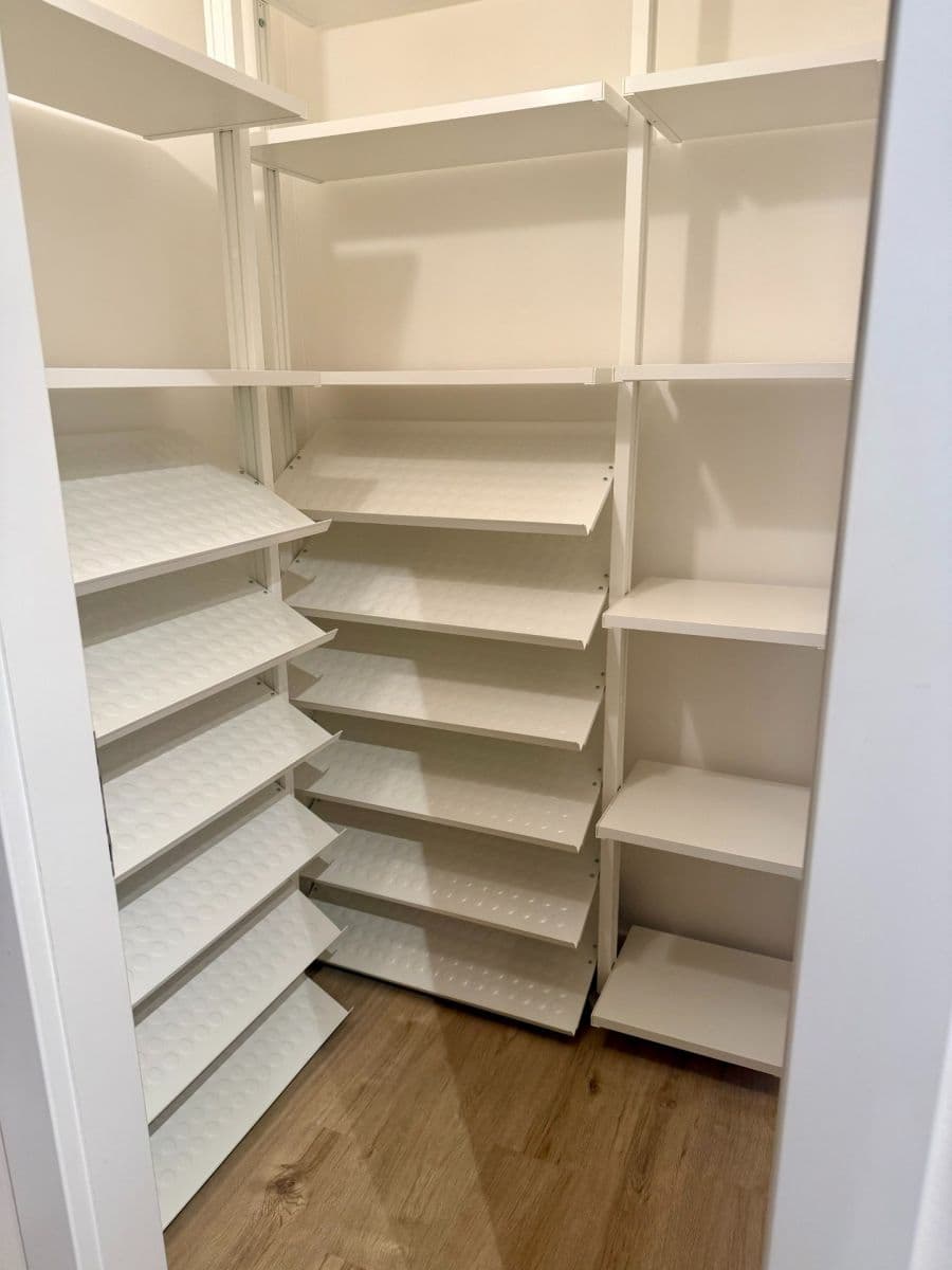 Pronájem bytu 4+1 84 m², Bzenecká, Plzeň, Plzeňský kraj Pronájem bytu 4+1 84 m², Bzenecká, Plzeň, Plzeňský kraj