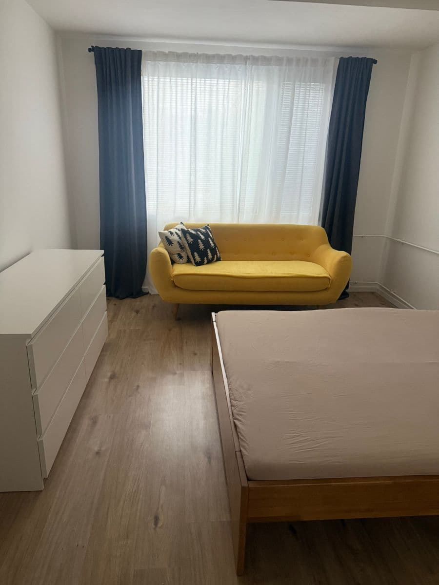 Pronájem bytu 4+1 84 m², Bzenecká, Plzeň, Plzeňský kraj Pronájem bytu 4+1 84 m², Bzenecká, Plzeň, Plzeňský kraj