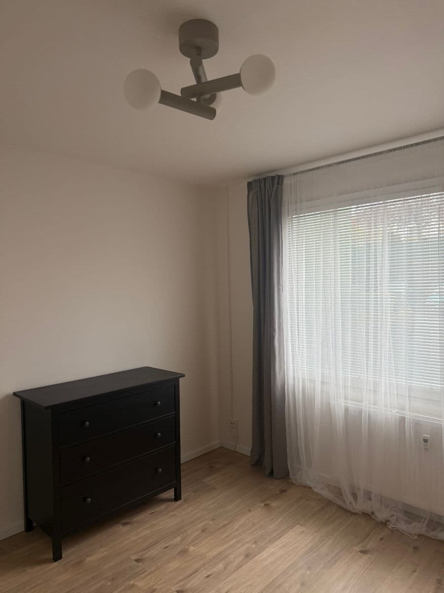 Pronájem bytu 4+1 84 m², Bzenecká, Plzeň, Plzeňský kraj Pronájem bytu 4+1 84 m², Bzenecká, Plzeň, Plzeňský kraj