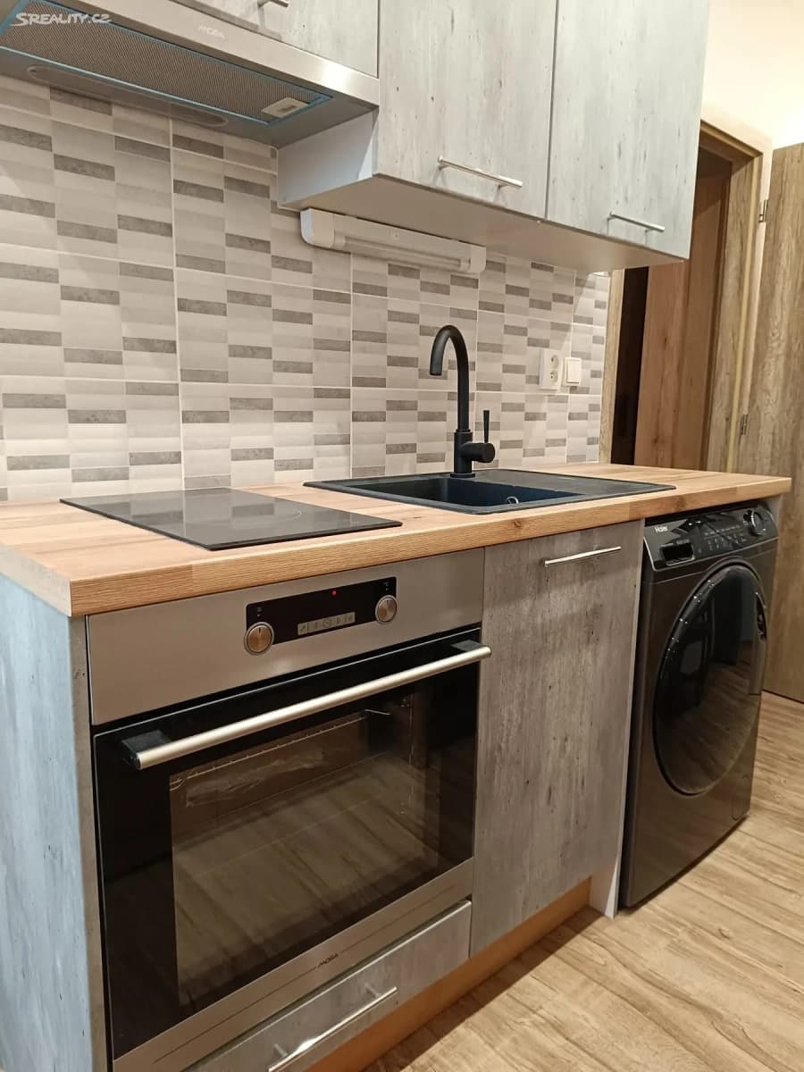 Pronájem bytu 1+kk 29 m², Na Vršku, Jablonec nad Nisou, Liberecký kraj Pronájem bytu 1+kk 29 m², Na Vršku, Jablonec nad Nisou, Liberecký kraj