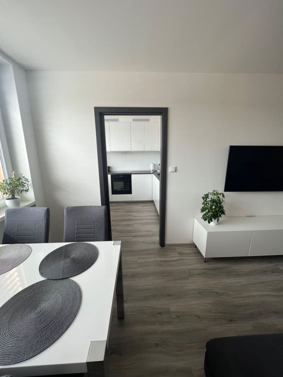 Pronájem bytu 2+1 52 m², Francouzská, Kladno, Středočeský kraj Pronájem bytu 2+1 52 m², Francouzská, Kladno, Středočeský kraj