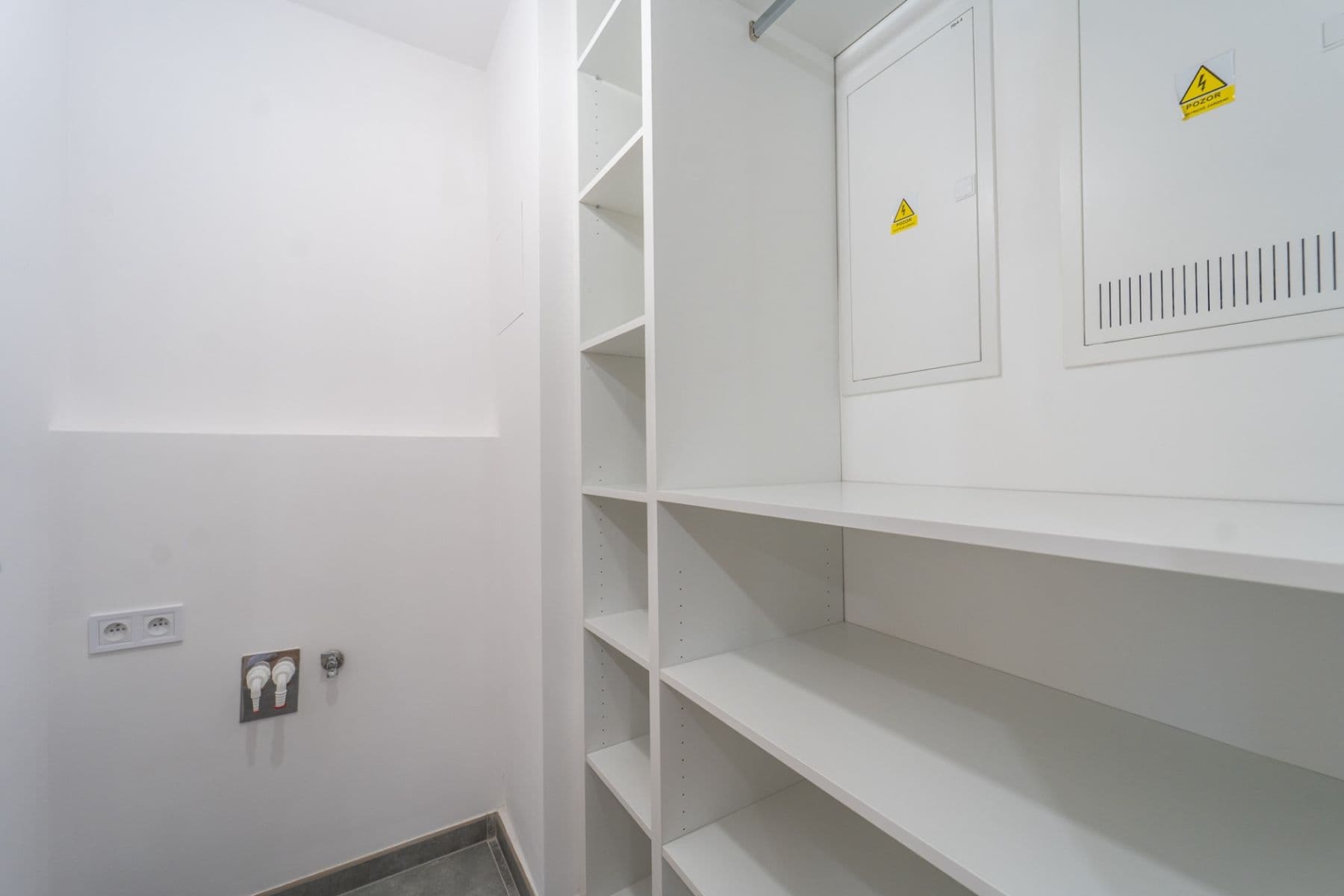 Pronájem bytu 2+kk 59 m², U Komína, Praha, Praha Pronájem bytu 2+kk 59 m², U Komína, Praha, Praha