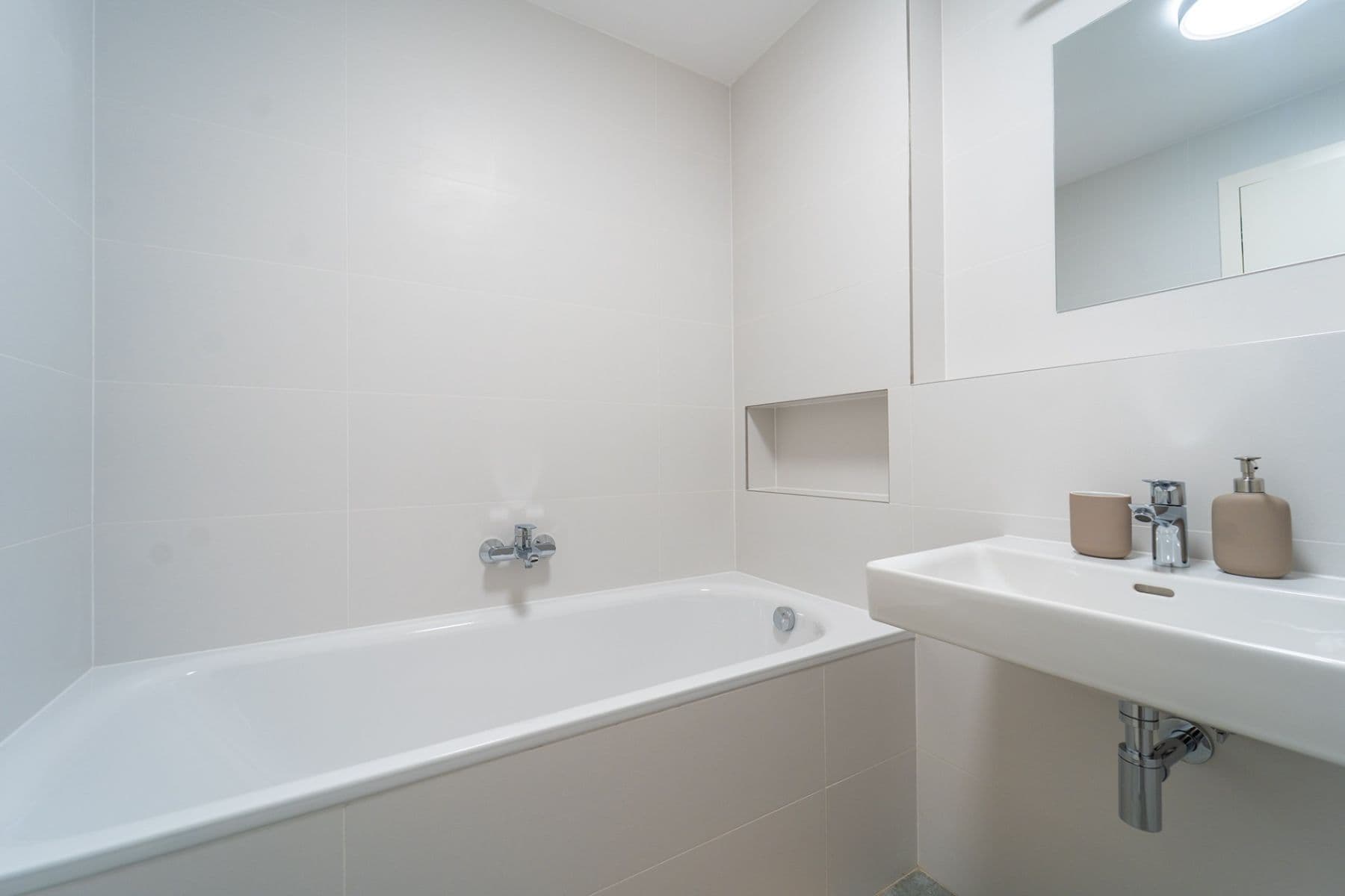 Pronájem bytu 2+kk 59 m², U Komína, Praha, Praha Pronájem bytu 2+kk 59 m², U Komína, Praha, Praha
