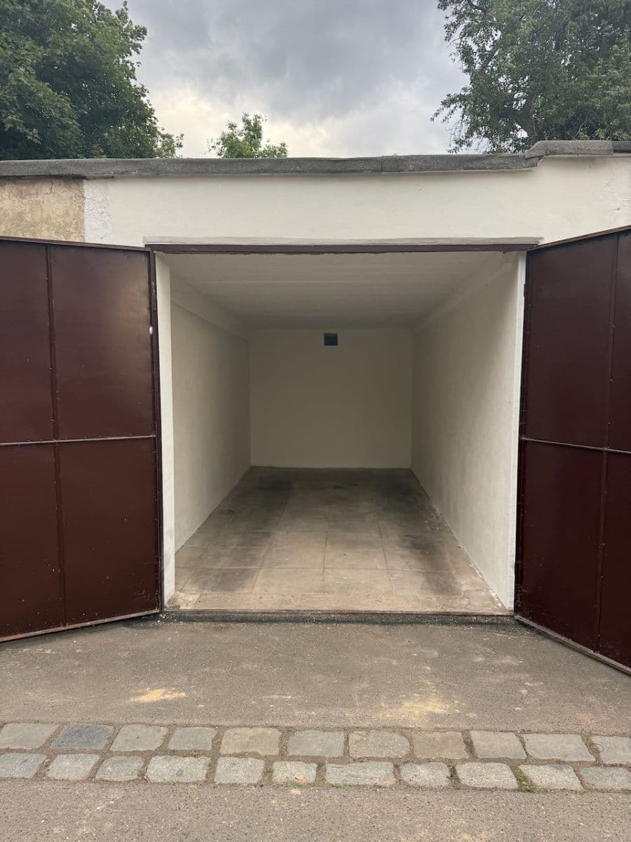 Pronájem garáže 16 m², Praha, Praha Pronájem garáže 16 m², Praha, Praha