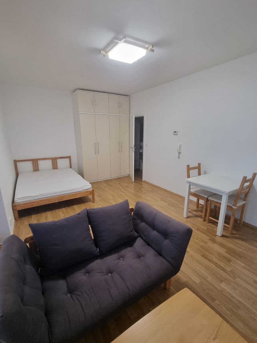 Pronájem bytu 1+kk 35 m², Habrová, Měšice, Středočeský kraj Pronájem bytu 1+kk 35 m², Habrová, Měšice, Středočeský kraj