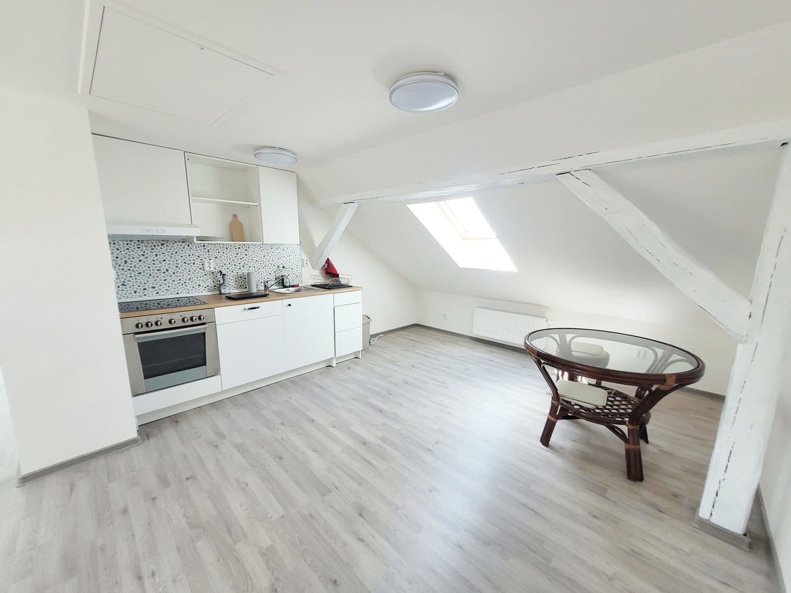 Pronájem bytu 1+kk 40 m², Sportovní, Kladno, Středočeský kraj Pronájem bytu 1+kk 40 m², Sportovní, Kladno, Středočeský kraj