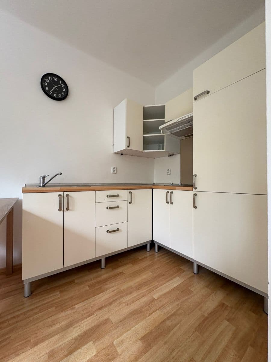 Pronájem bytu 2+kk 42 m², Humpolecká, Praha, Praha Pronájem bytu 2+kk 42 m², Humpolecká, Praha, Praha
