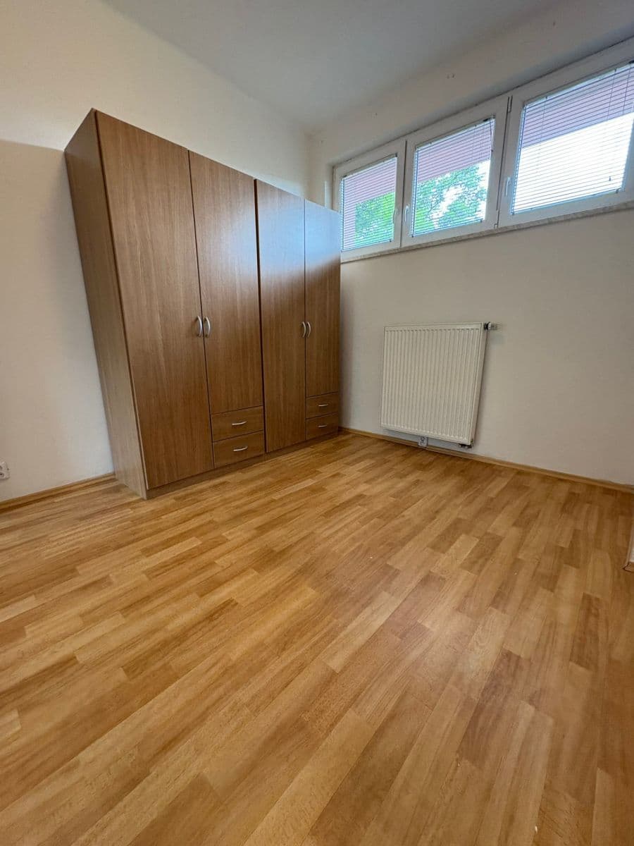 Pronájem bytu 2+kk 42 m², Humpolecká, Praha, Praha Pronájem bytu 2+kk 42 m², Humpolecká, Praha, Praha