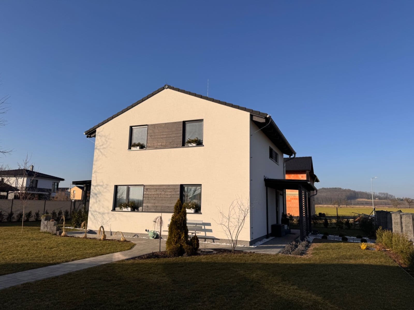 Prodej domu 117 m², pozemek 948 m², Mezi Alejemi, Mnichovo Hradiště, Středočeský kraj Prodej domu 117 m², pozemek 948 m², Mezi Alejemi, Mnichovo Hradiště, Středočeský kraj