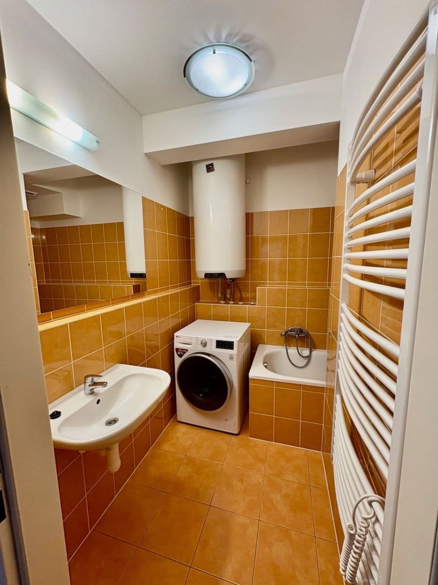 Pronájem bytu 3+kk 64 m², Ecksteinova, Chýně, Středočeský kraj Pronájem bytu 3+kk 64 m², Ecksteinova, Chýně, Středočeský kraj