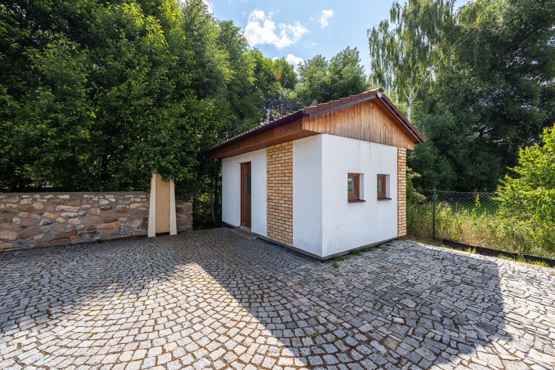 Prodej domu 122 m², pozemek 3.901 m², U brůdku, Lužná, Středočeský kraj Prodej domu 122 m², pozemek 3.901 m², U brůdku, Lužná, Středočeský kraj