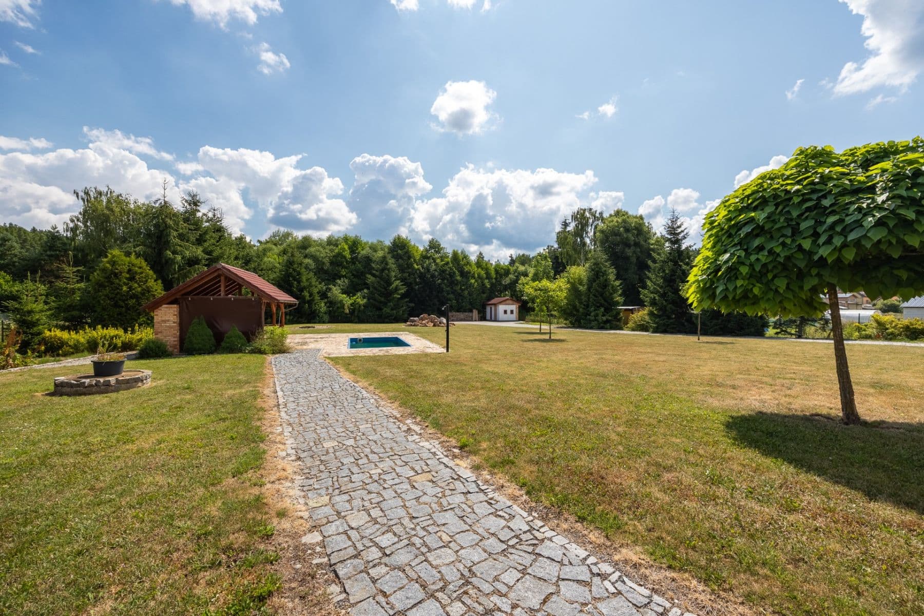 Prodej domu 122 m², pozemek 3.901 m², U brůdku, Lužná, Středočeský kraj Prodej domu 122 m², pozemek 3.901 m², U brůdku, Lužná, Středočeský kraj