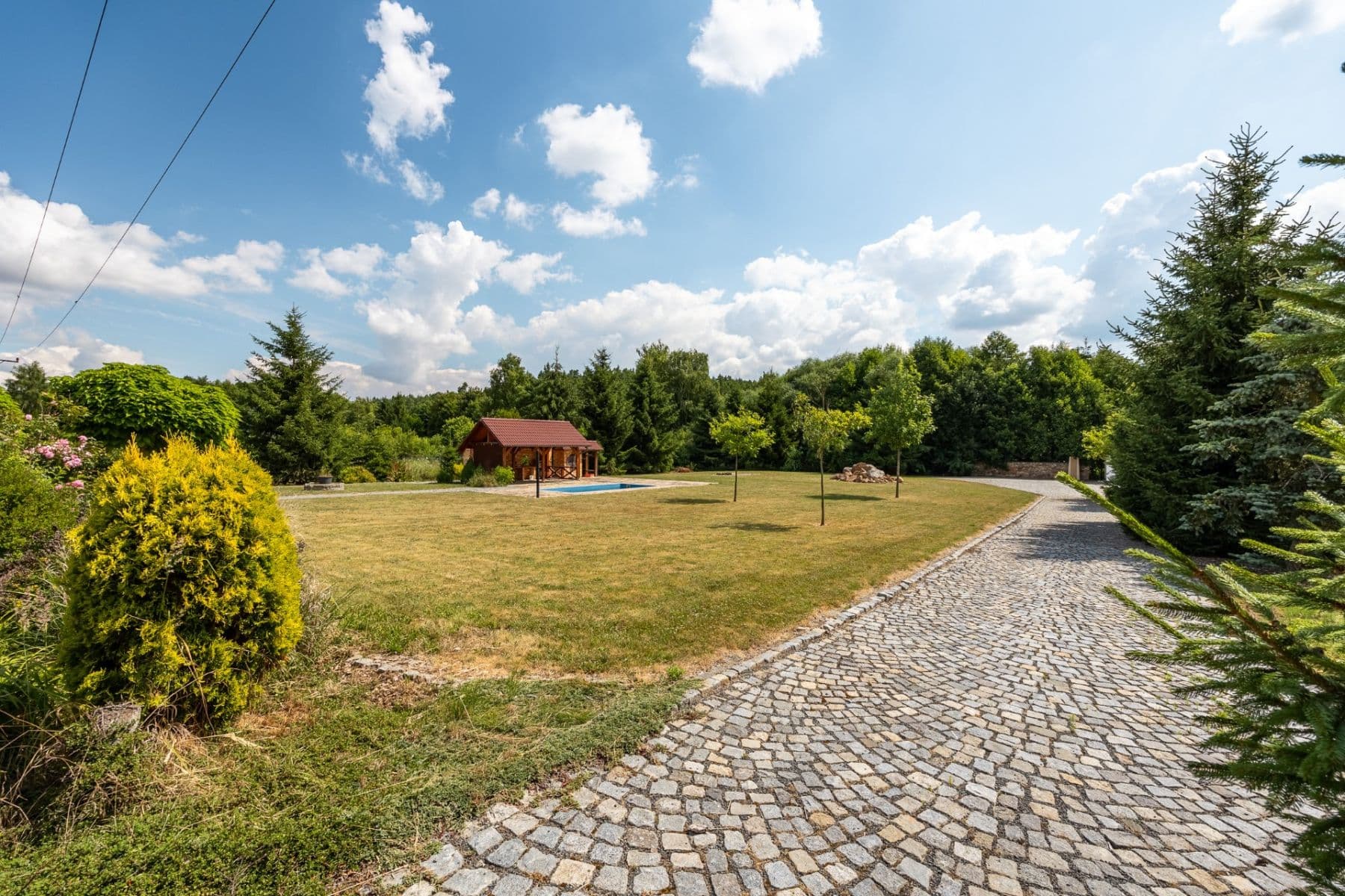 Prodej domu 122 m², pozemek 3.901 m², U brůdku, Lužná, Středočeský kraj Prodej domu 122 m², pozemek 3.901 m², U brůdku, Lužná, Středočeský kraj