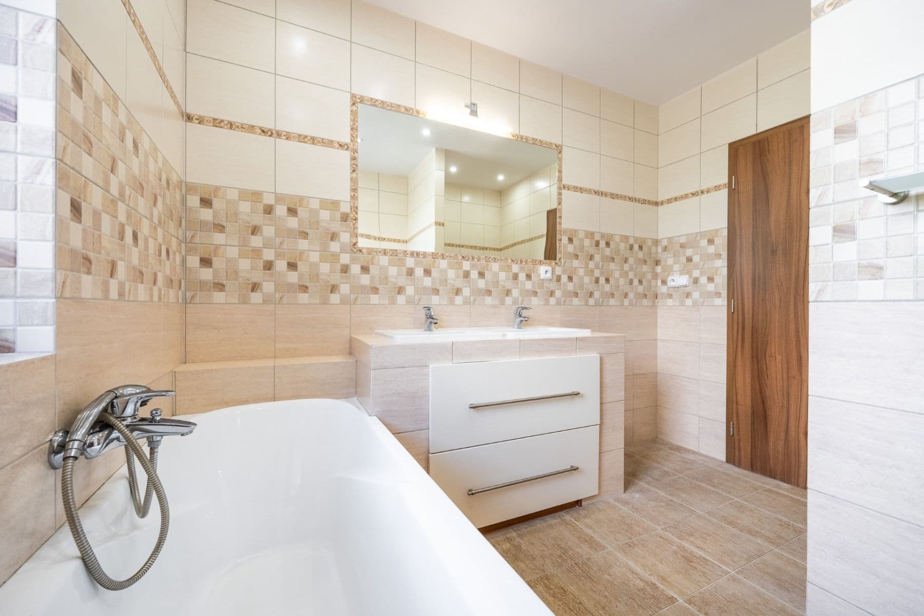 Prodej domu 122 m², pozemek 3.901 m², U brůdku, Lužná, Středočeský kraj Prodej domu 122 m², pozemek 3.901 m², U brůdku, Lužná, Středočeský kraj