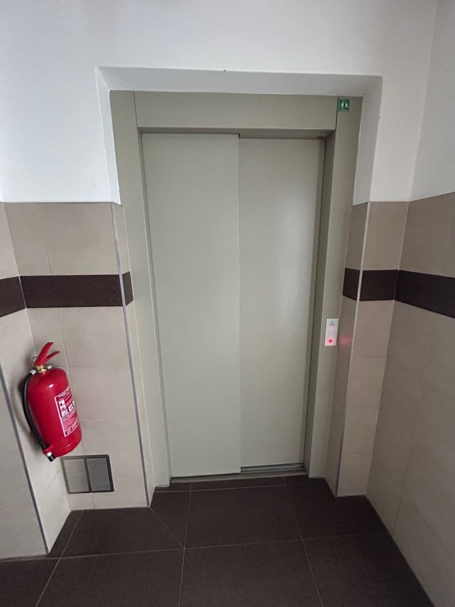 Pronájem bytu 1+kk 55 m², Poznaňská, Praha, Praha Pronájem bytu 1+kk 55 m², Poznaňská, Praha, Praha