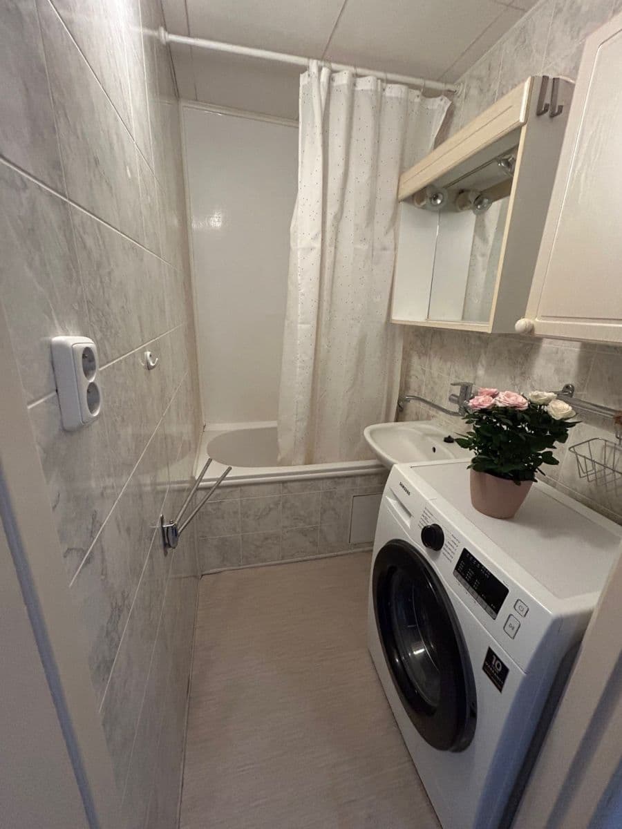 Pronájem bytu 1+kk 55 m², Poznaňská, Praha, Praha Pronájem bytu 1+kk 55 m², Poznaňská, Praha, Praha