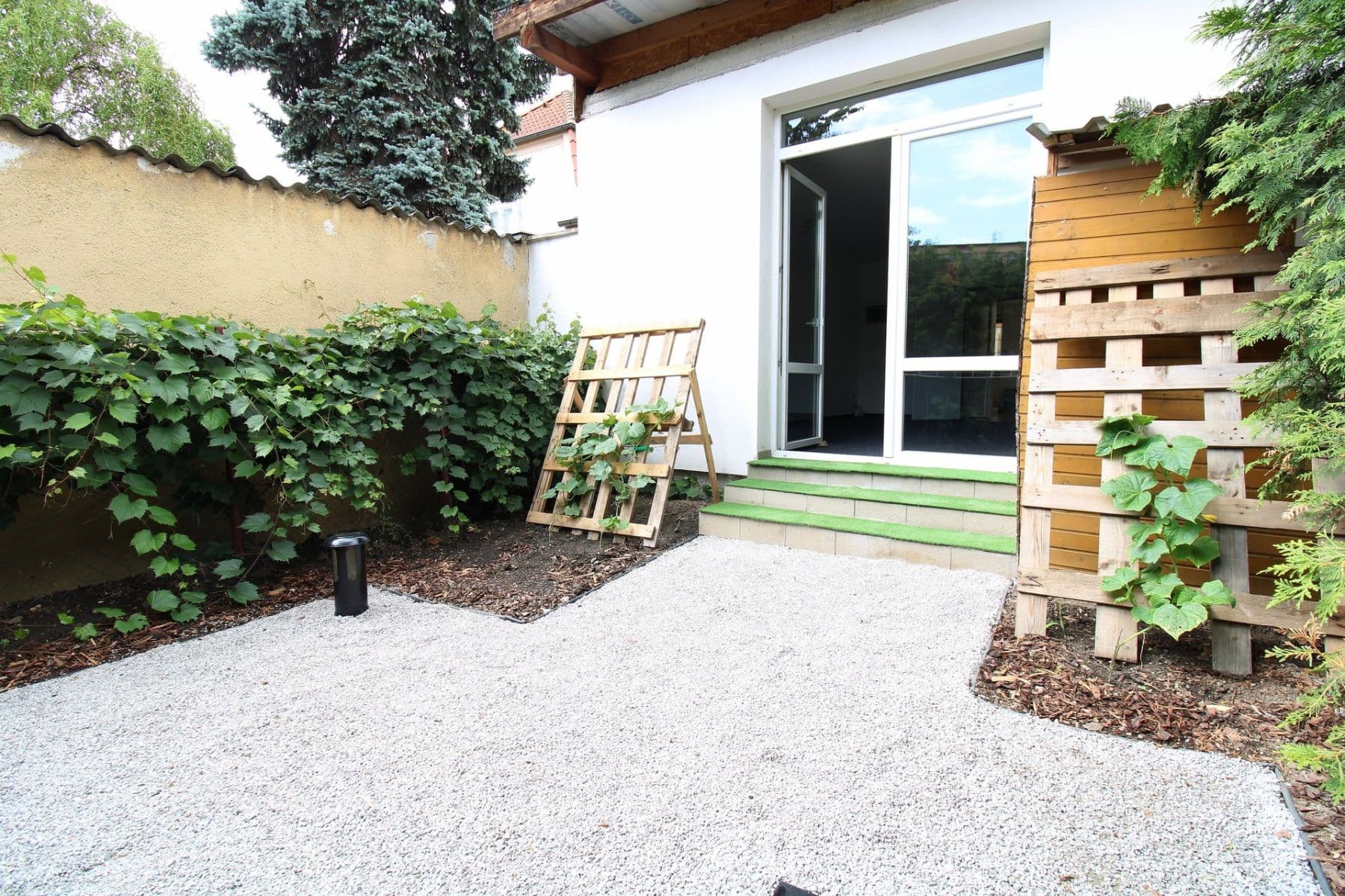 Pronájem domu 72 m², pozemek 25 m², Na Poříčí, Králův Dvůr, Středočeský kraj Pronájem domu 72 m², pozemek 25 m², Na Poříčí, Králův Dvůr, Středočeský kraj