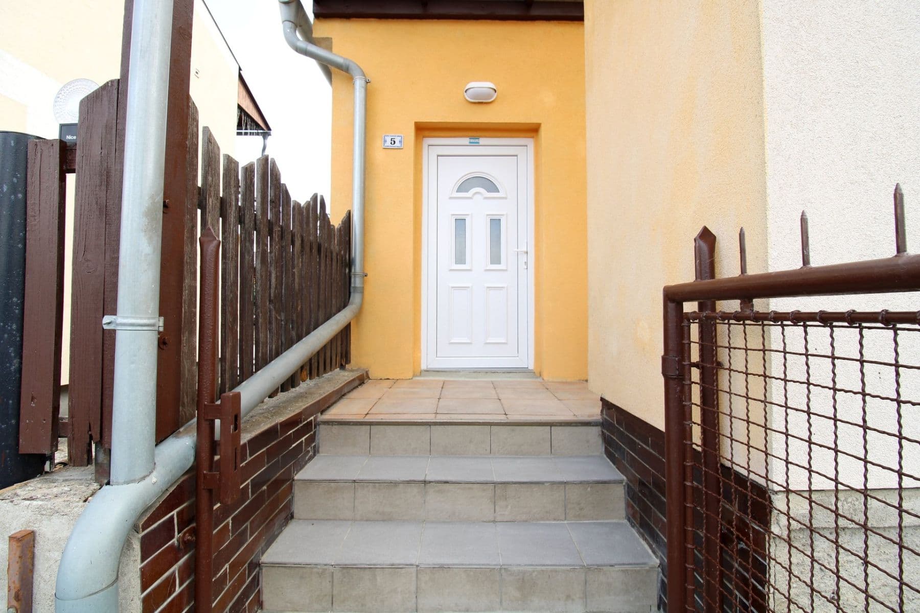 Pronájem domu 72 m², pozemek 25 m², Na Poříčí, Králův Dvůr, Středočeský kraj Pronájem domu 72 m², pozemek 25 m², Na Poříčí, Králův Dvůr, Středočeský kraj