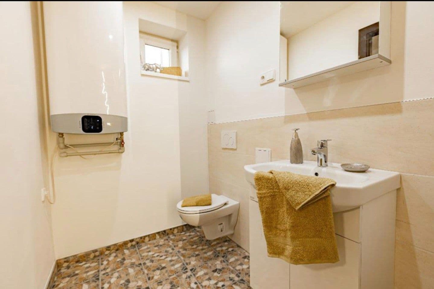 Prodej bytu 2+1 64 m², Družstevní, Chýně, Středočeský kraj Prodej bytu 2+1 64 m², Družstevní, Chýně, Středočeský kraj