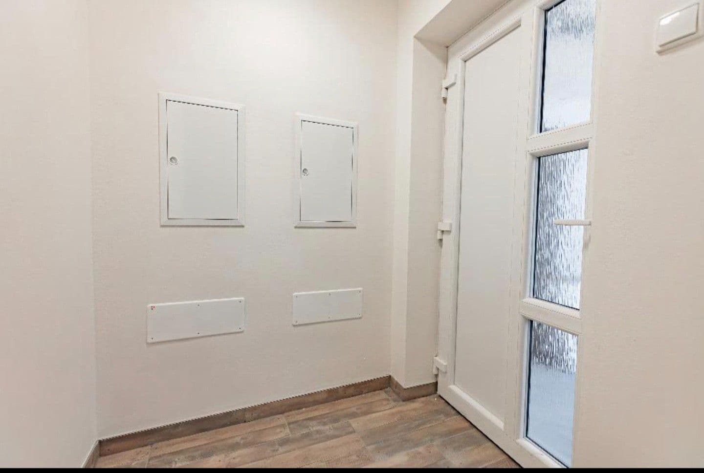 Prodej bytu 2+1 64 m², Družstevní, Chýně, Středočeský kraj Prodej bytu 2+1 64 m², Družstevní, Chýně, Středočeský kraj